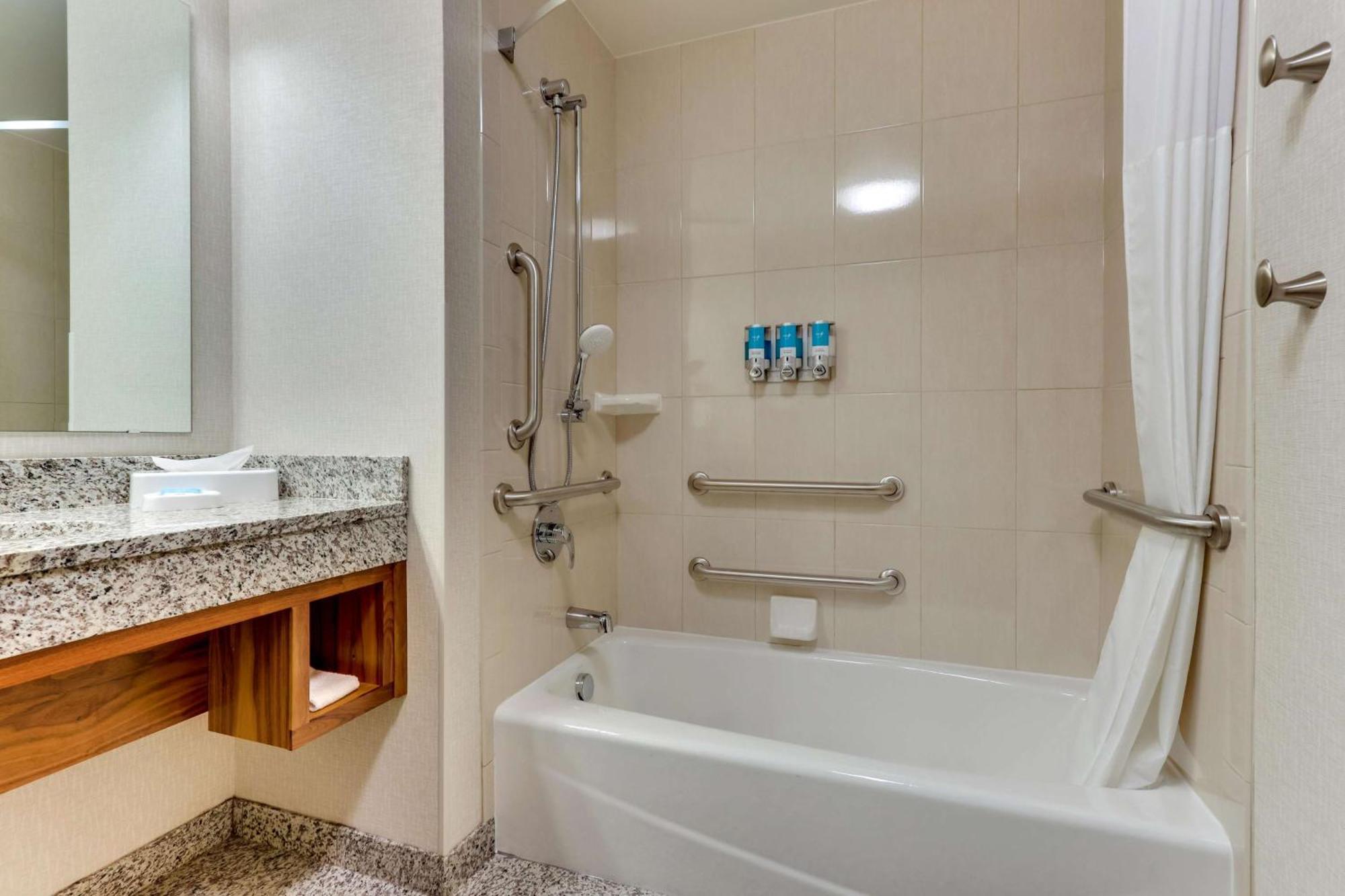 Hotel Drury & In 3*
