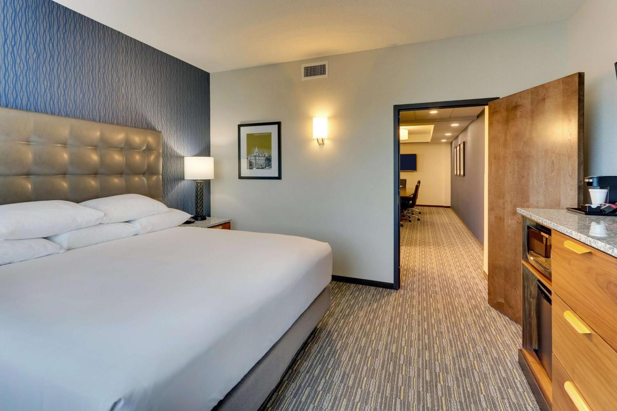 Hotel Drury & In